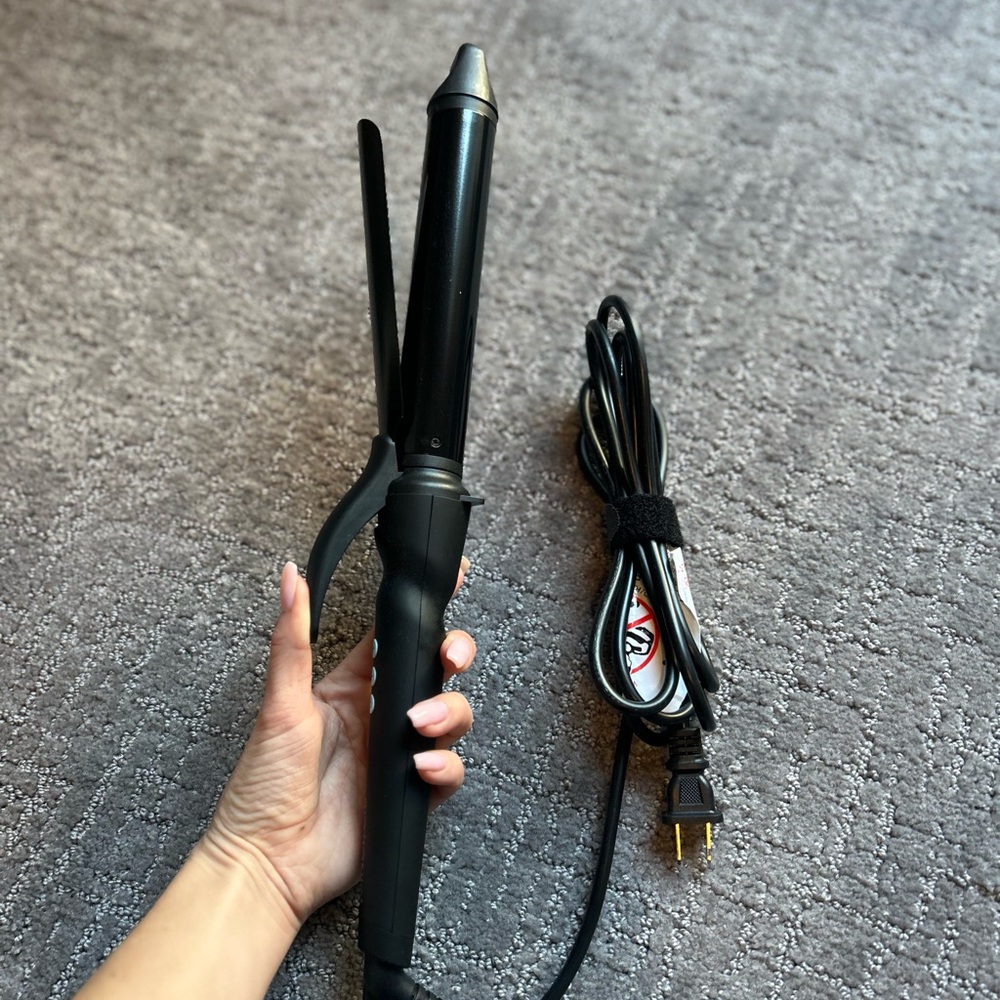 Bio Ionic long barrel Curling Iron - Picture 3 of 4